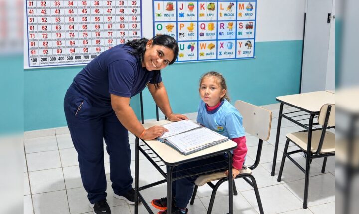 Ex-aluna aposta no potencial da nova escola da Apae de Cambira para construir futuro