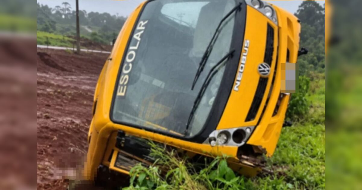 Mistério em Faxinal: ônibus escolar é encontrado dentro de vala na PR-272