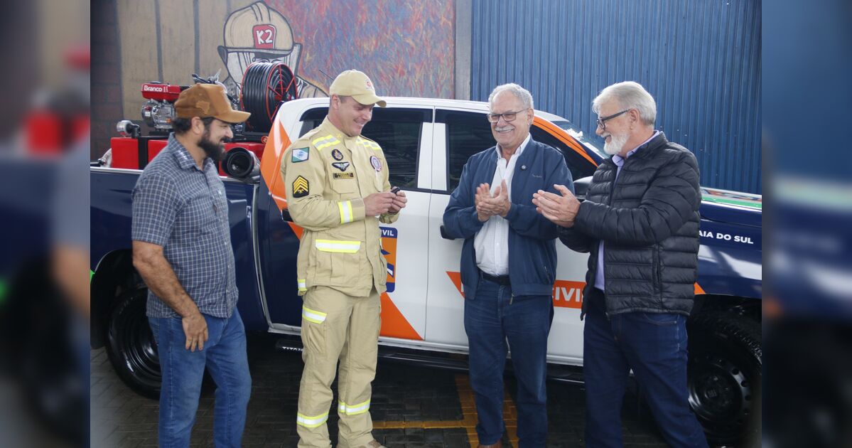 Jandaia do Sul reforça Defesa Civil com entrega de caminhonete 4×4