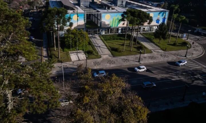 Prefeitura de Curitiba abre concurso público com 348 vagas para níveis médio e superior
