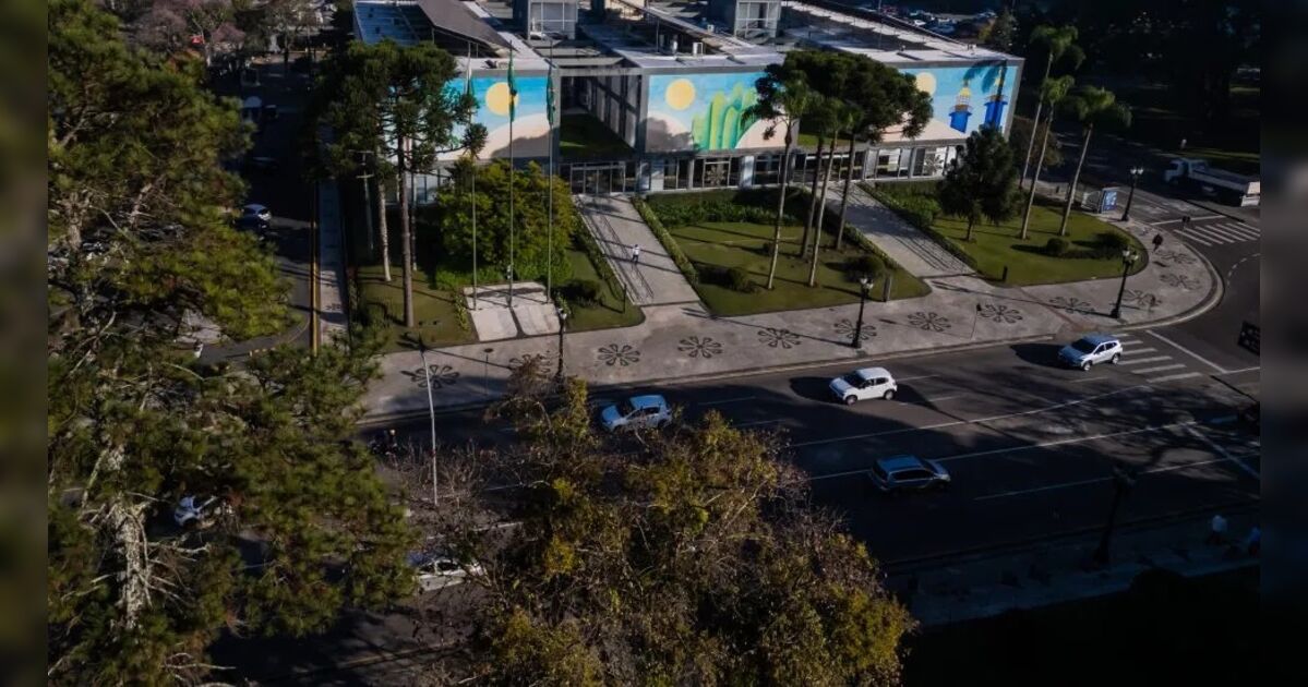 Prefeitura de Curitiba abre concurso público com 348 vagas para níveis médio e superior