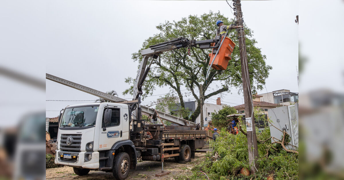 Copel restabelece energia em mais de 90% dos imóveis atingidos por temporal em Apucarana
