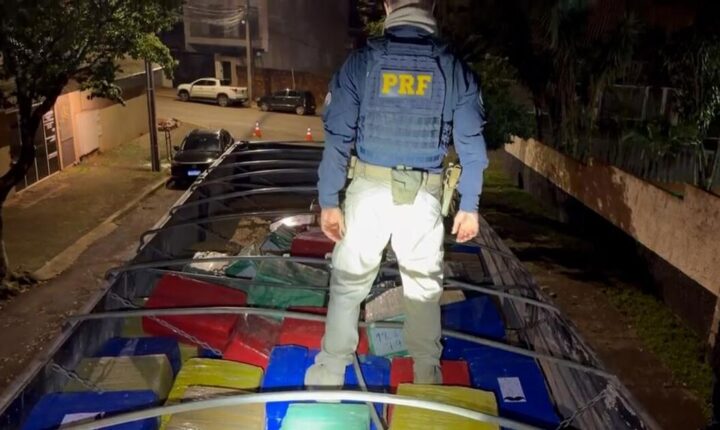 Motorista é preso com 6,8 toneladas de maconha escondidas sob carga falsa de milho em Apucarana