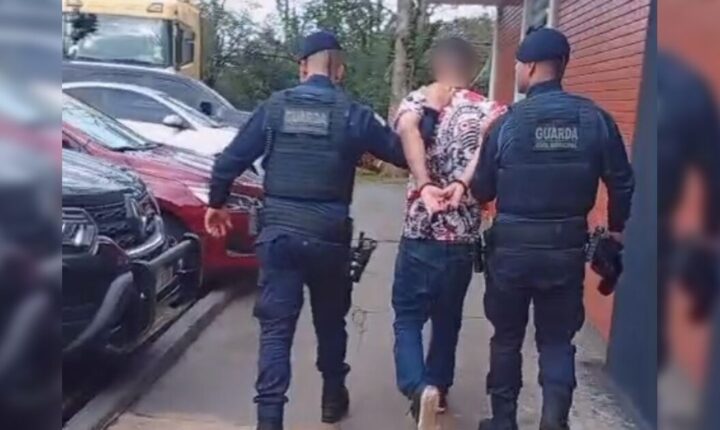 Homem é preso pela Guarda Civil após furtar guarda-chuvas e óculos no centro de Apucarana