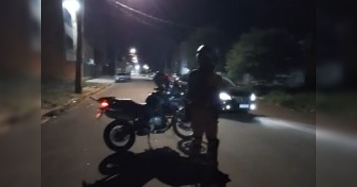 Suspeito de fazer delivery de drogas em Apucarana é preso pela Rocam com moto irregular