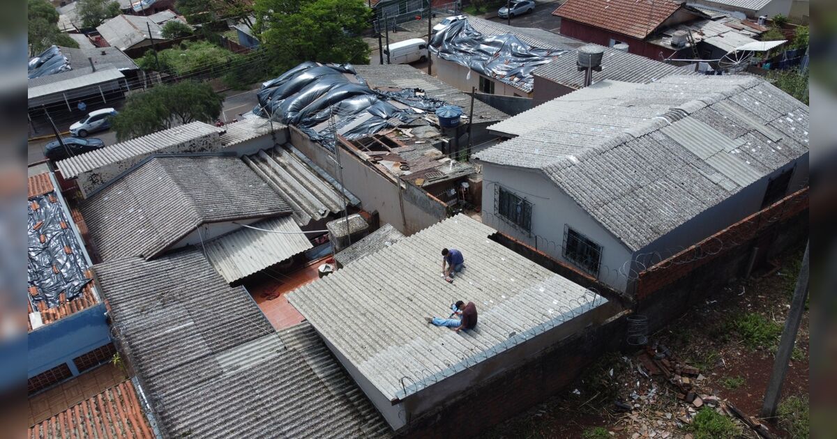 Após danos por temporal, Bombeiros de Apucarana alertam para riscos de quedas e choques em reparos