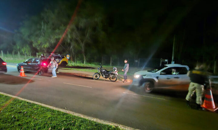 Blitz da Lei Seca aborda dezenas de veículos e resulta em autuações em Faxinal