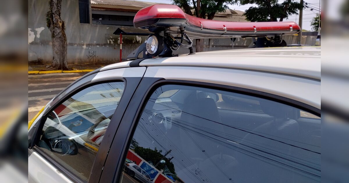 Fuga alucinante em Marilândia do Sul termina com suspeito e viatura da PM colidindo contra muro