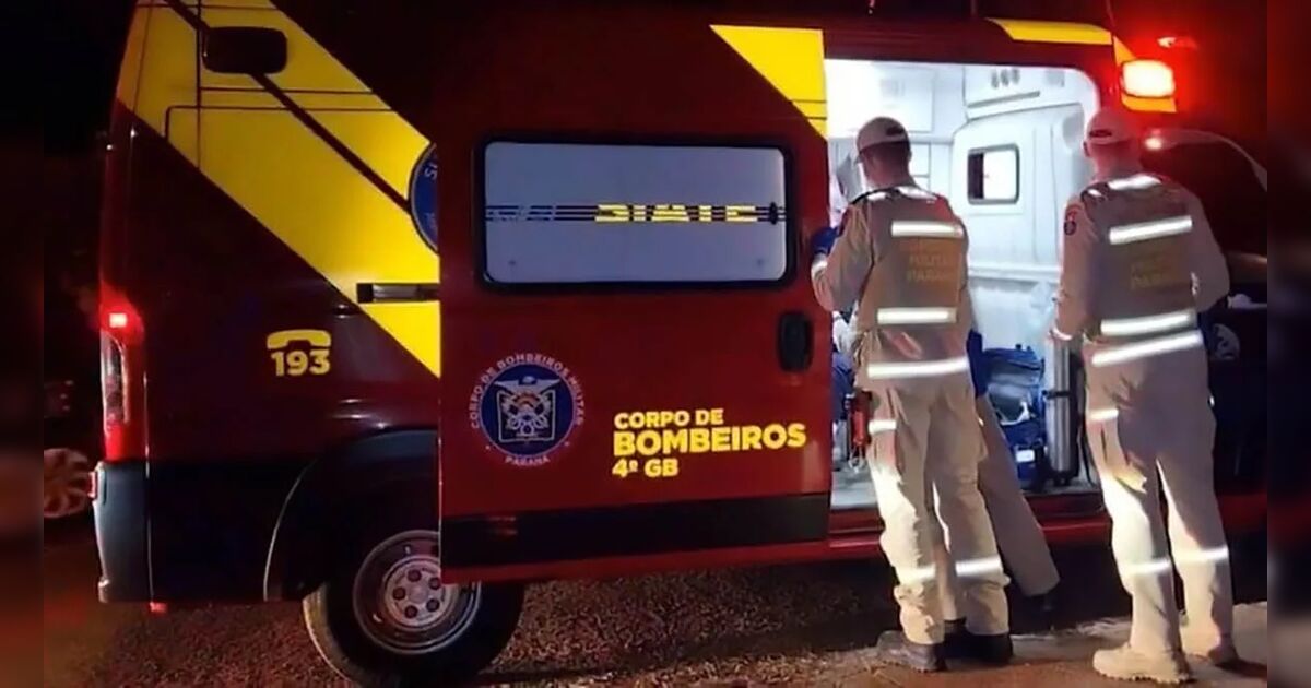 Acidente na madrugada deixa três pessoas feridas em Ivaiporã após colisão contra poste
