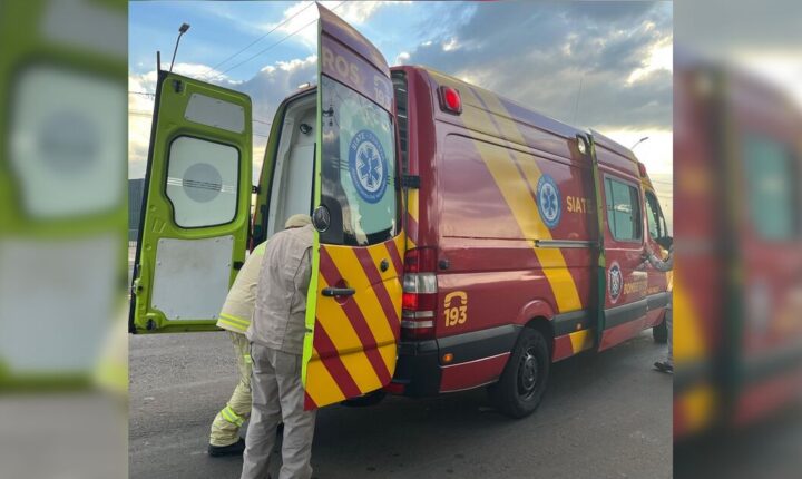 Homem é socorrido pelo Siate após ter perna perfurada por vergalhão em Apucarana
