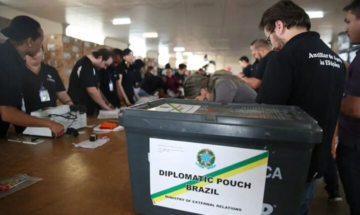 Quase 1 milhão de brasileiros no exterior poderão votar nas eleições de 2026