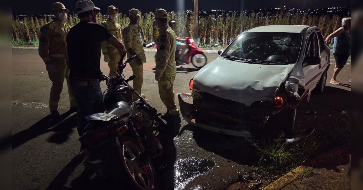 Acidente entre carro e moto deixa feridos e provoca princípio de tumulto em Apucarana