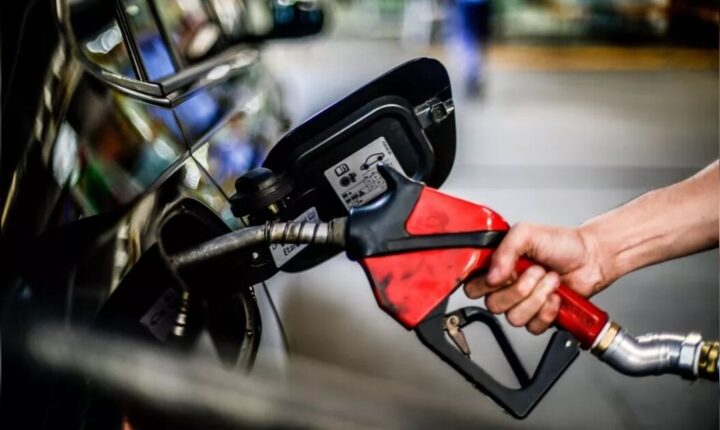Motorista abastece R$ 100 e foge sem pagar em posto de combustíveis em Arapongas