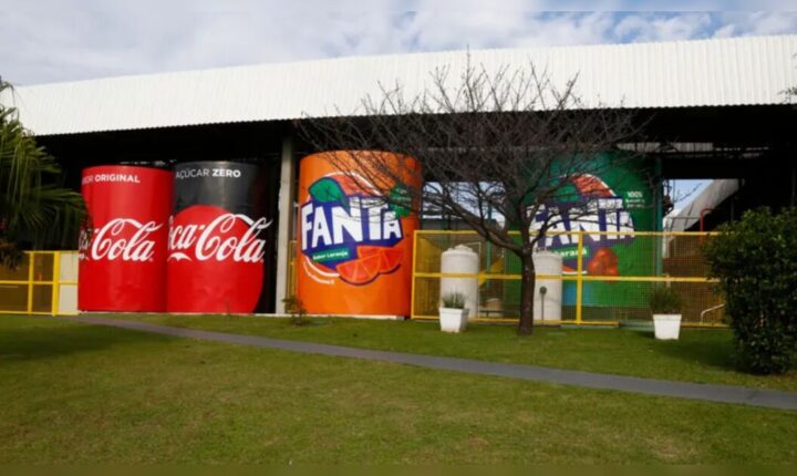 Coca-Cola abre mais de 400 vagas de emprego temporário no Paraná para o verão