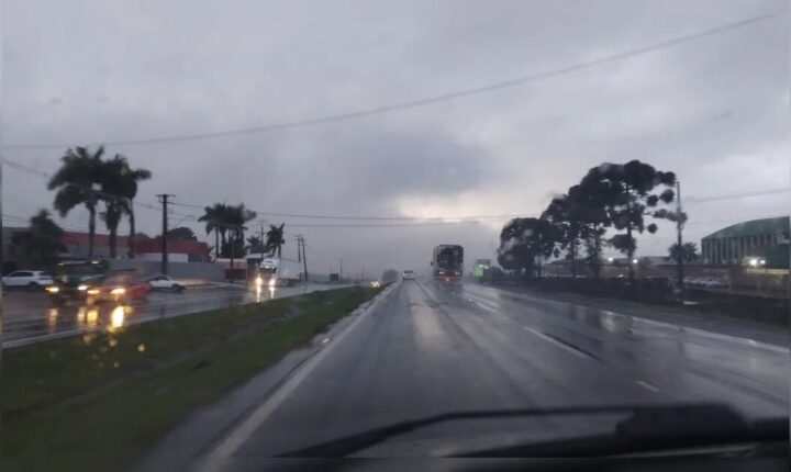 Inmet alerta para chuvas fortes em Arapongas, Apucarana e região neste domingo (13)