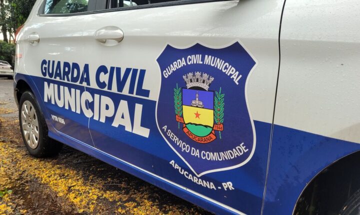 Caminhão arrasta fiação e mobiliza agentes de trânsito em Apucarana (PR)