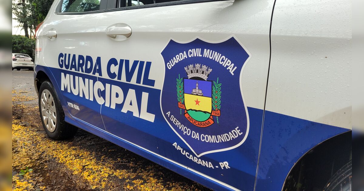 Caminhão arrasta fiação e mobiliza agentes de trânsito em Apucarana (PR)