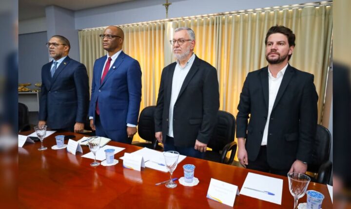 Prefeito Rafael Cita recebe embaixador de Moçambique em evento empresarial em Arapongas