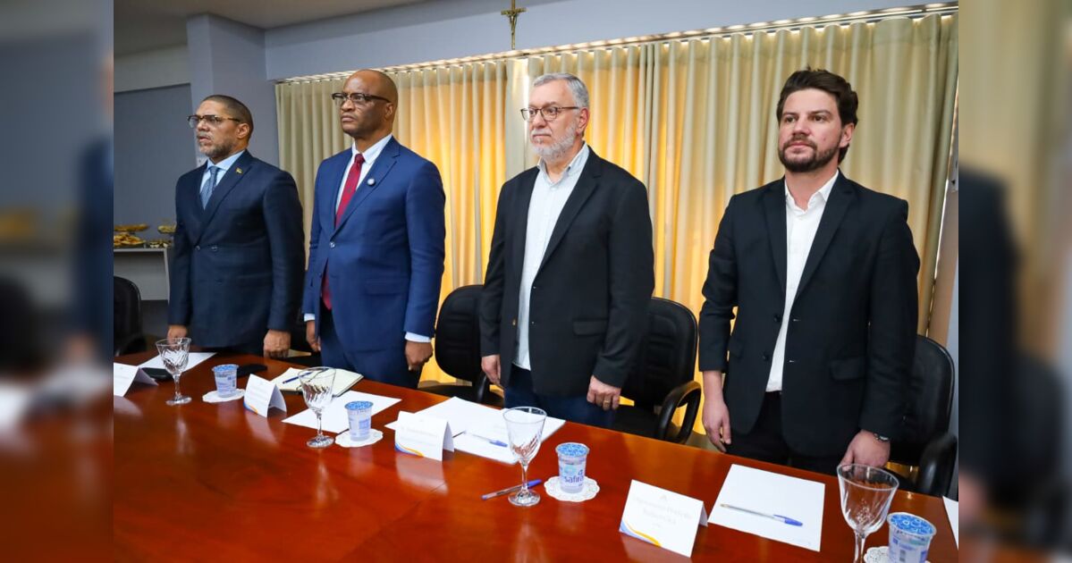 Prefeito Rafael Cita recebe embaixador de Moçambique em evento empresarial em Arapongas