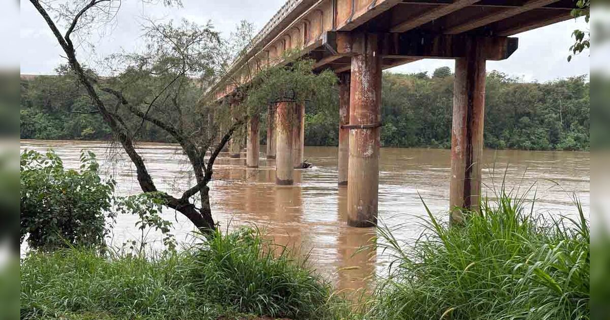 Rio Ivaí volta a baixar após subir 6 metros na sexta-feira; veja situação