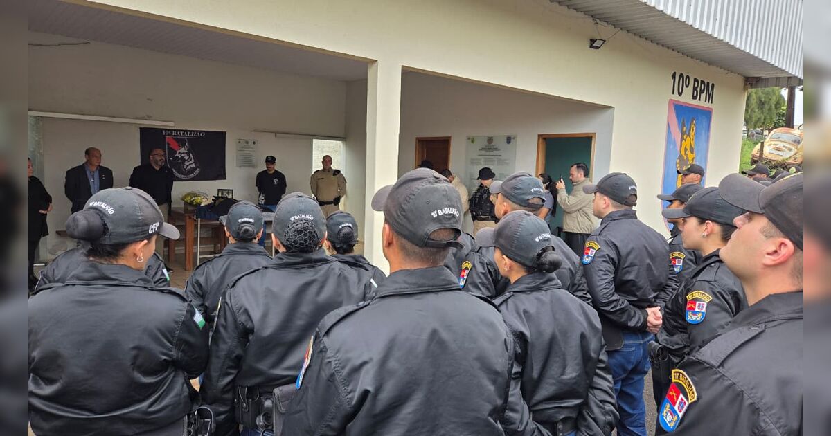 Emoção marca adeus ao cão policial Rintin Tin no 10º BPM de Apucarana