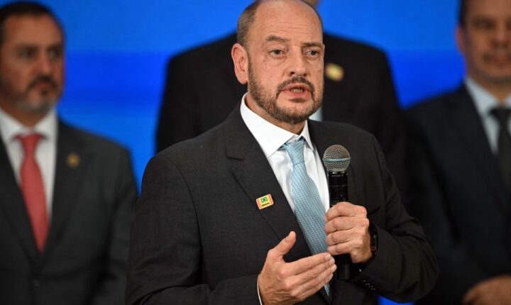Datafolha no RJ: 46% aprovam governo de Ricardo Couto e 32% desaprovam