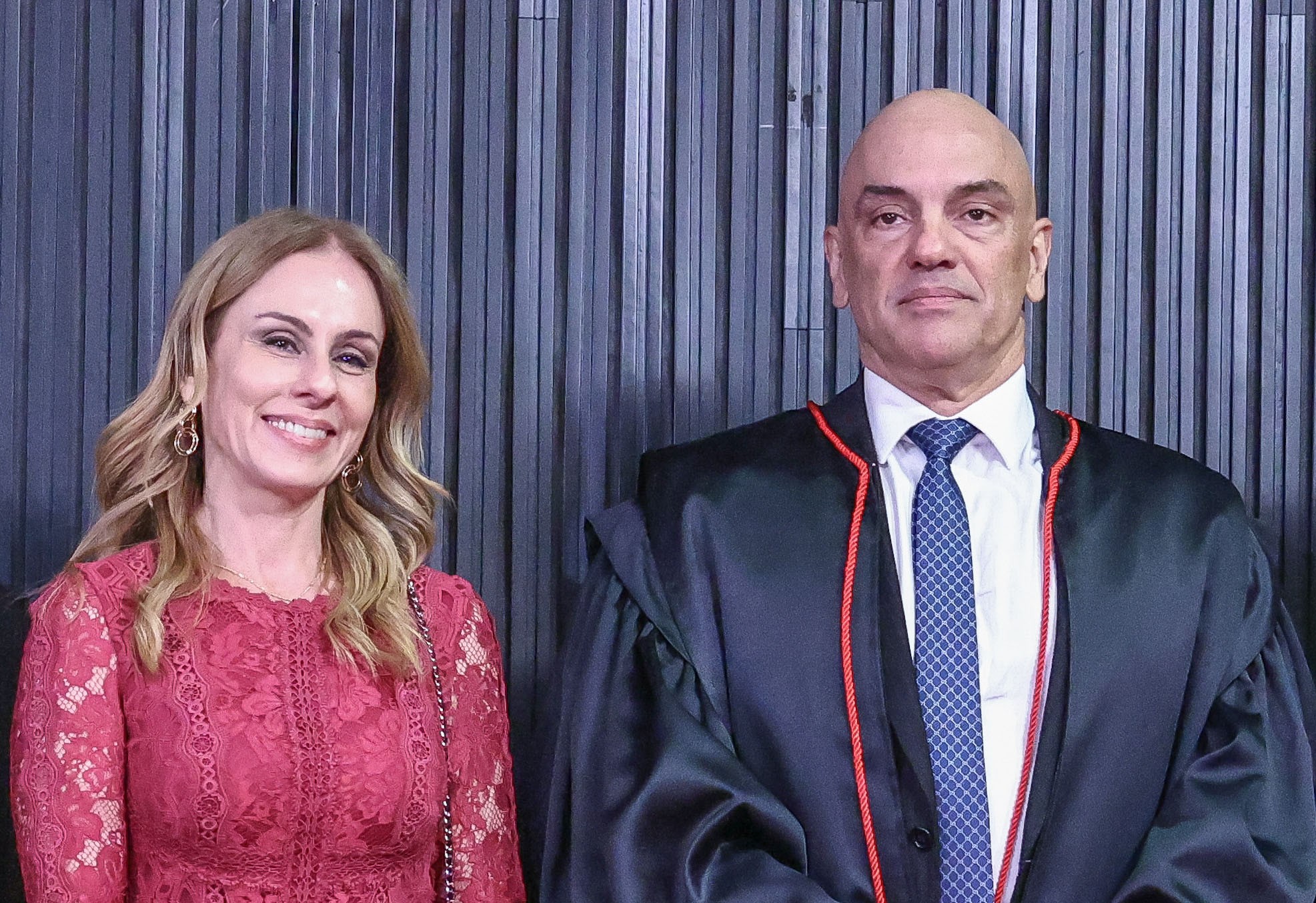 Vídeo mostra Moraes desembarcando de jatinho de empresa de Vorcaro; avião foi apontado pela PF como pagamento ao escritório da esposa do ministro