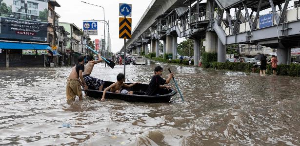Chuvas alagam Bangcoc, interrompem trânsito e forçam evacuações