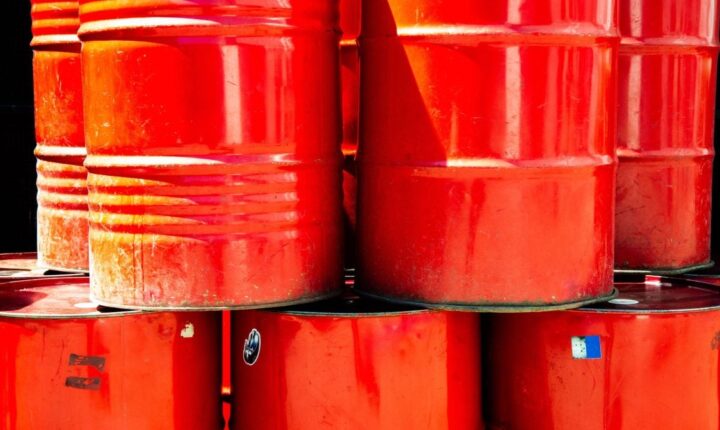 Preço do petróleo sobe 3% após ataques no Oriente Médio
