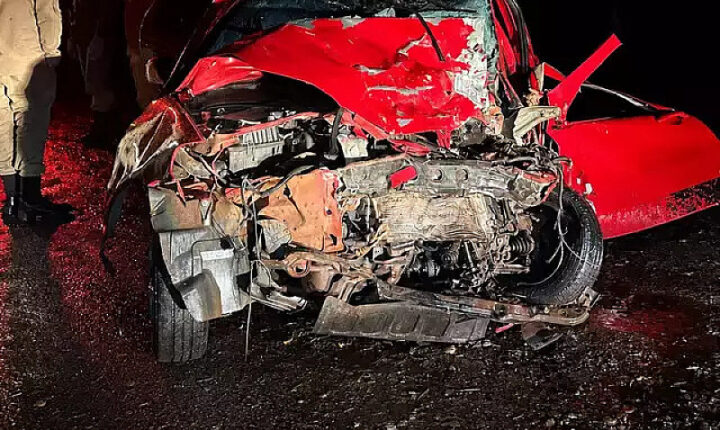 Batida entre carro e carreta de celulose mata 3 homens na BR-158 em Três Lagoas