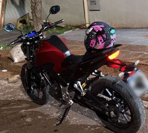 Ao parar para conferir endereço, entregador é rendido e perde moto em Campo Grande