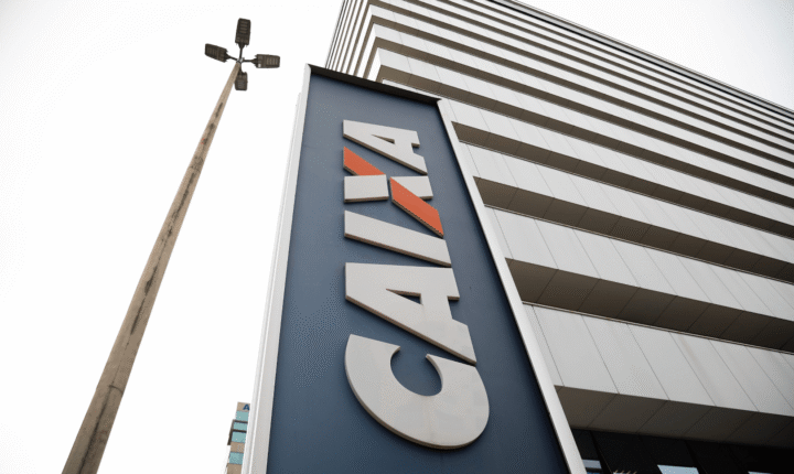 Funcionários da Caixa rejeitam 3ª proposta e mantêm greve