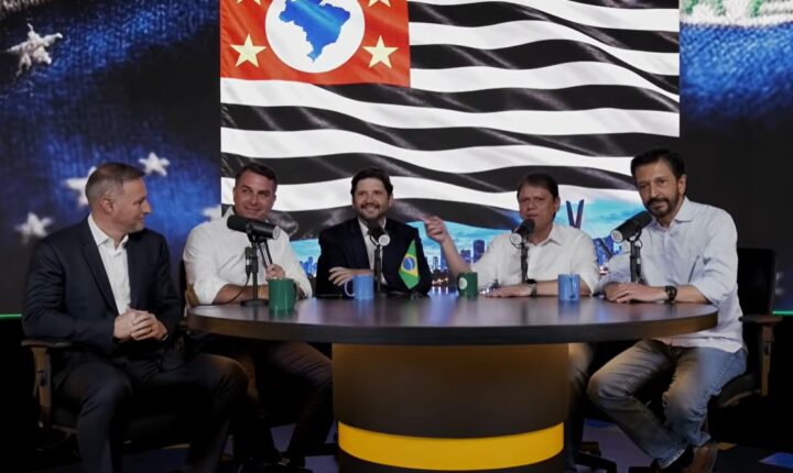 Flávio Bolsonaro reúne aliados em ‘superlive’ dias após campanha de Lula pedir suspensão de sua TV Celular no TSE