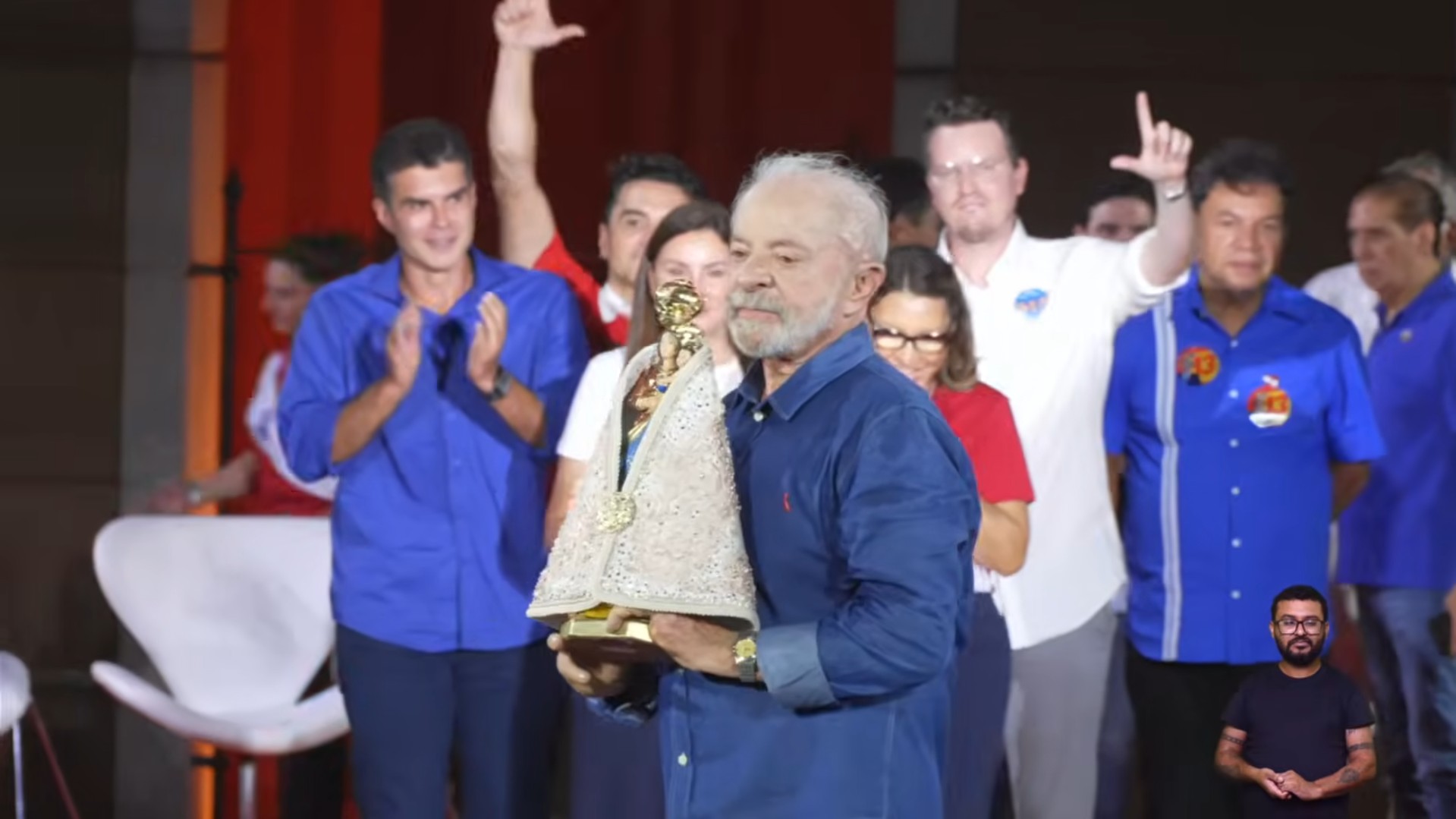 Lula diz que ‘ninguém vai avacalhar com Nossa Senhora Aparecida’ enquanto for presidente