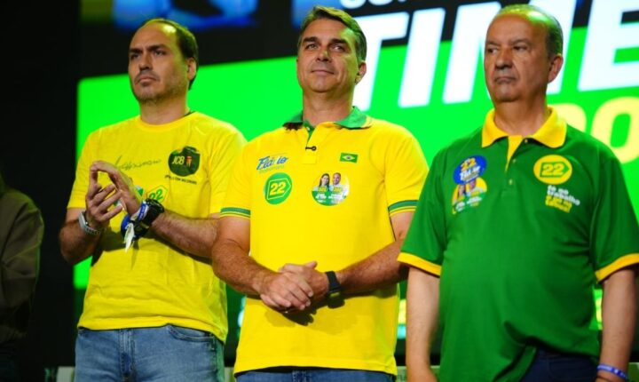 Flávio quer revogar mais de 1.000 atos no 1º dia de eventual governo