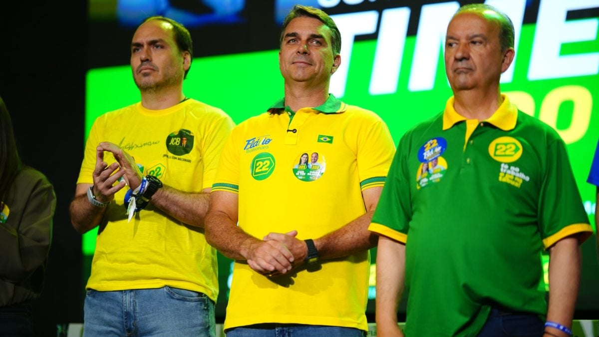 Flávio quer revogar mais de 1.000 atos no 1º dia de eventual governo
