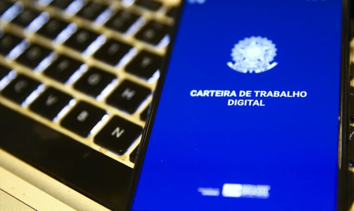 Taxa de desemprego recua para 5,3% e atinge a menor marca para o trimestre encerrado em agosto