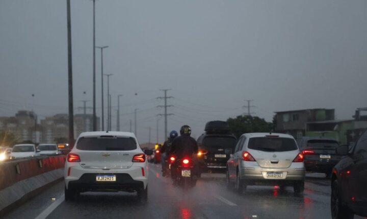 Ciclone deixa RS, SC, PR e MS em alerta para tempestades