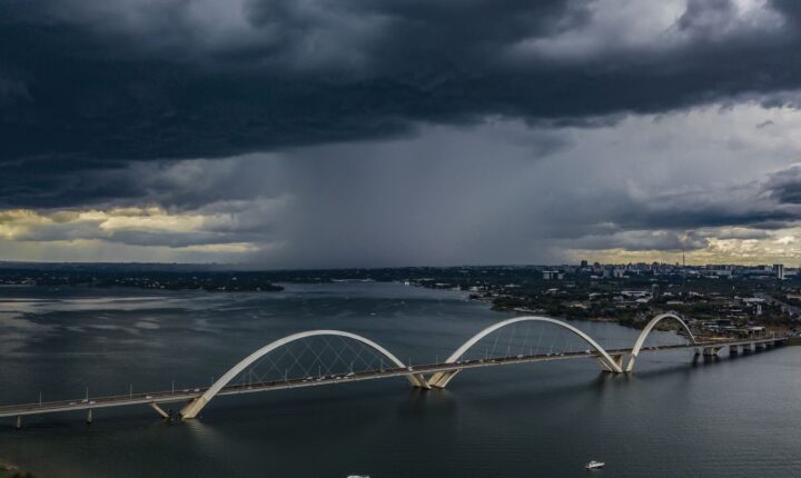 Defesa Civil emite alerta de tempestade e rajadas de vento no DF