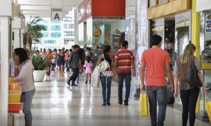 Vagas para o fim do ano em comércio e serviços devem subir 10%