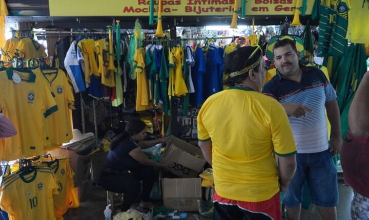 Vendas no comércio recuam 0,8% em julho pressionadas por efeito da Copa do Mundo