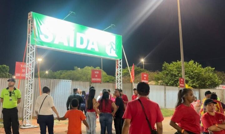 Em Ceilândia, apoiadores deixam ato de Lula antes de discurso por chuva
