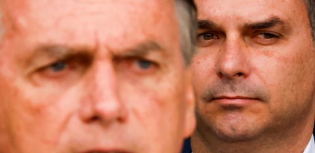 Flávio Bolsonaro cai no feitiço religioso difundido por seu pai