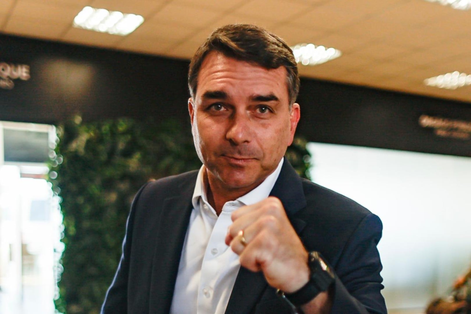 Flávio Bolsonaro lidera em 5 das 10 UFs com menor pobreza extrema