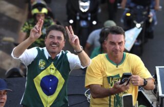 Após Dino, jurídico de Flávio vê tentativa de “descredenciar” o TSE