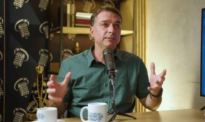 Flávio compara fake news sobre Nossa Senhora com facada em Jair