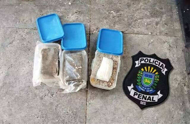 Policiais penais encontram drogas e 52 chips dentro de marmitas na PED em Dourados