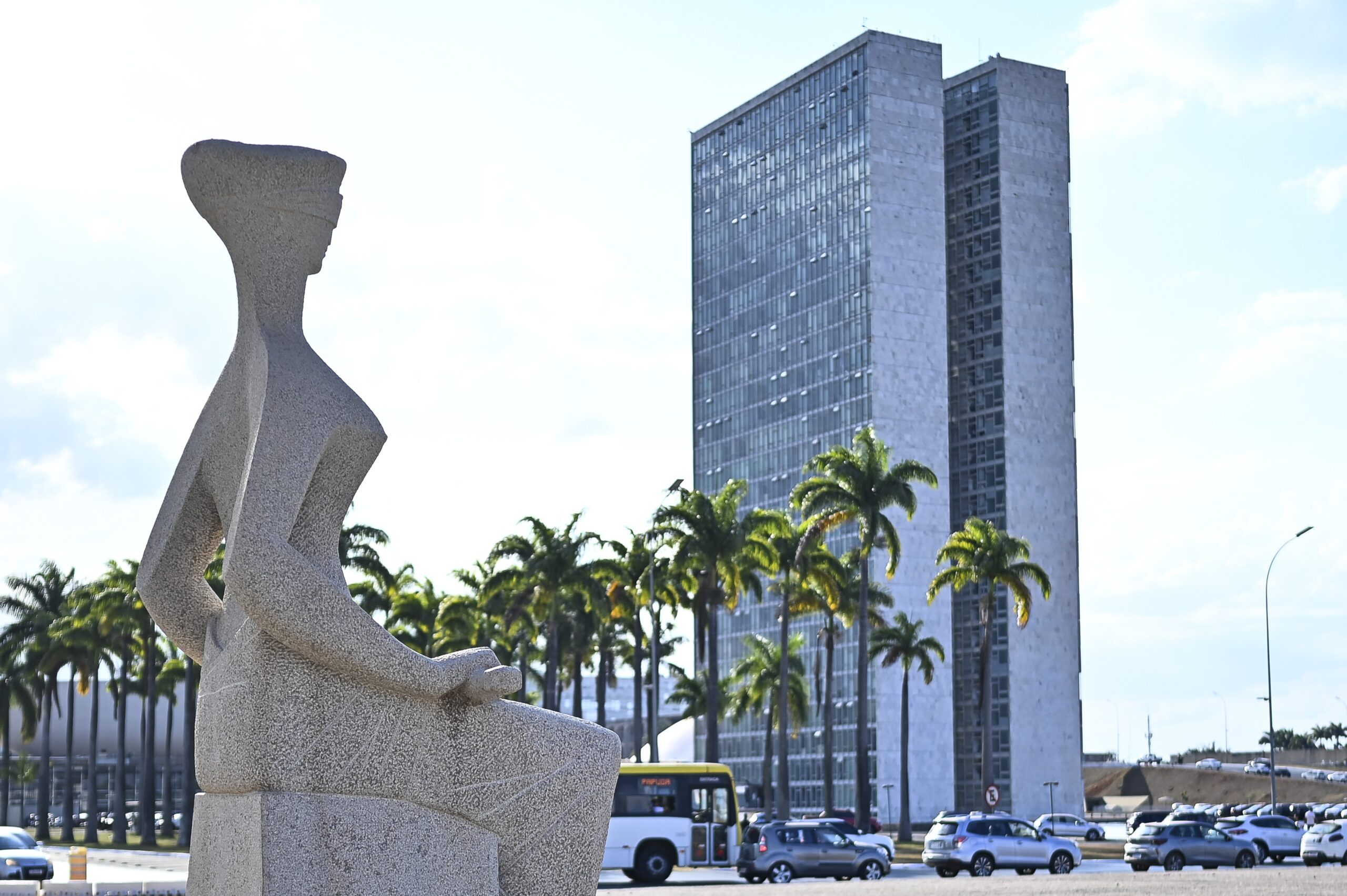 Em meio à crise no STF, parlamentares articulam proposta de reforma do Judiciário
