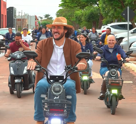 Prefeito de Batayporã brinca que compromisso de 2027 é com show de Sandy e Junior