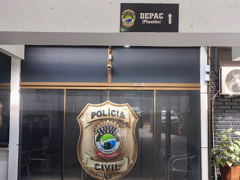 Homem é preso após ameaçar mulher com cabo de vassoura durante discussão em Dourados
